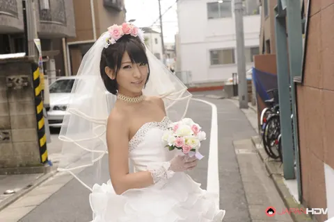 Ruri Narumiya: Asian Bride in a Skirt Poses Outdoors on Her Wedding Day – photo 11 of 15