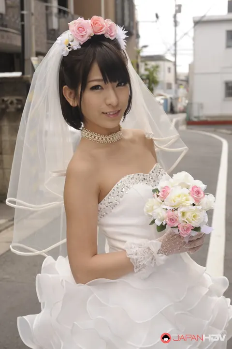 Ruri Narumiya: Asian Bride in a Skirt Poses Outdoors on Her Wedding Day – photo 14 of 15