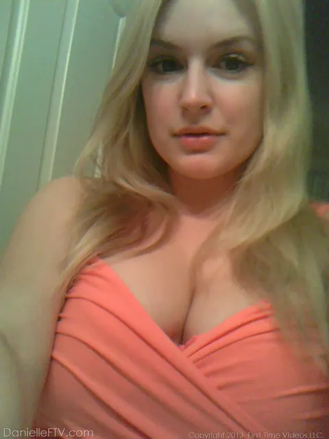 Danielle Delaunay: Tattooed Blonde BBW Poses in a Skirt for Selfies – photo 5 of 15
