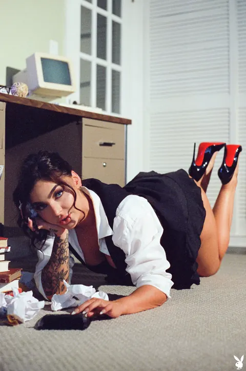 Emjay Rinaudo: Brunette in a Skirt and High Heels Flaunts Her Enhanced Tits and Tattoos – photo 4 of 20