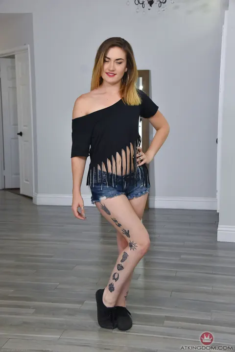 Kat Monroe: Slim Redhead Spreads Her Pussy and Shows Her Small Natural Tits – photo 1 of 21