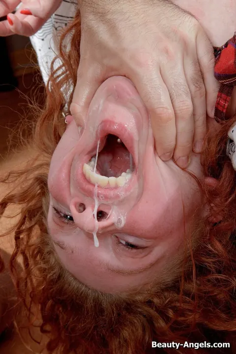 British Amateur Takes Anal Fisting and a Dildo – photo 15 of 21