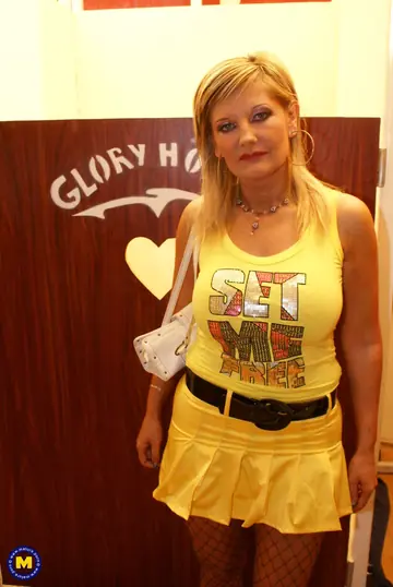 Busty Mature Woman Sucks BBC Through Gloryhole and Gets Fucked Doggy Style