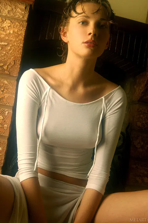 Busty Babe Spreads Her Legs and Shows Her Pussy – photo 7 of 21