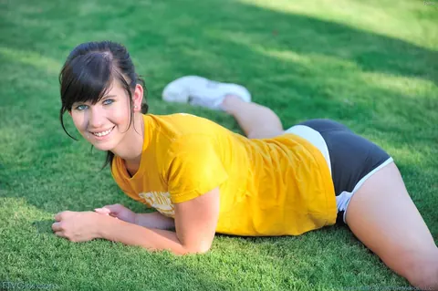 Woman in Shorts Fists Herself and Rides a Cone Dildo Outdoors – photo 5 of 21