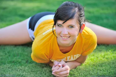 Woman in Shorts Fists Herself and Rides a Cone Dildo Outdoors – photo 6 of 21