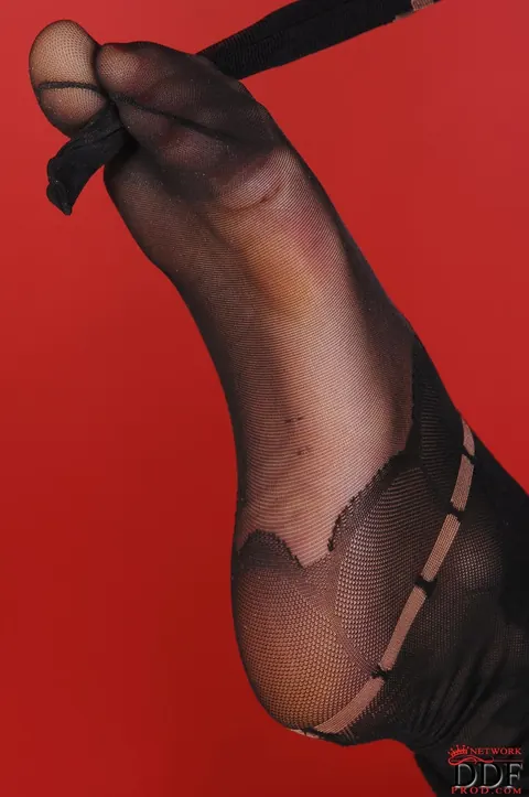 Kety Pearl: Czech MILF in Pantyhose Spreads Her Ass and Shows Her Feet – photo 13 of 21