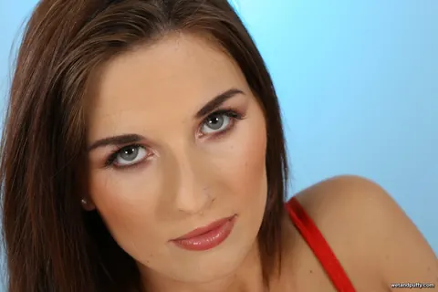 Jennifer Jane: Slim Czech Brunette Toys Her Pussy in Fishnet and Heels – photo 3 of 21