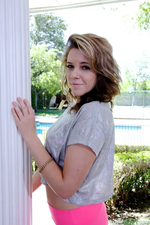 Summer Lace: Thick Blonde Lowers Spandex Pants and Spreads Outdoors – photo 2 of 17