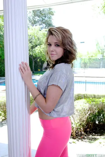 Summer Lace – Thick Blonde Lowers Spandex Pants and Spreads Outdoors