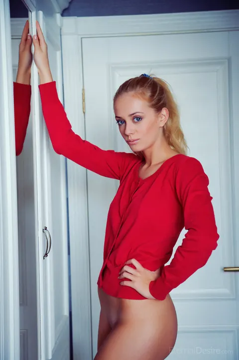 Jennifer Mackay: European Blonde Lifts Her Sweater and Spreads Her Legs – photo 2 of 16