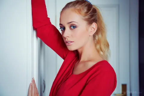 Jennifer Mackay: European Blonde Lifts Her Sweater and Spreads Her Legs – photo 5 of 16
