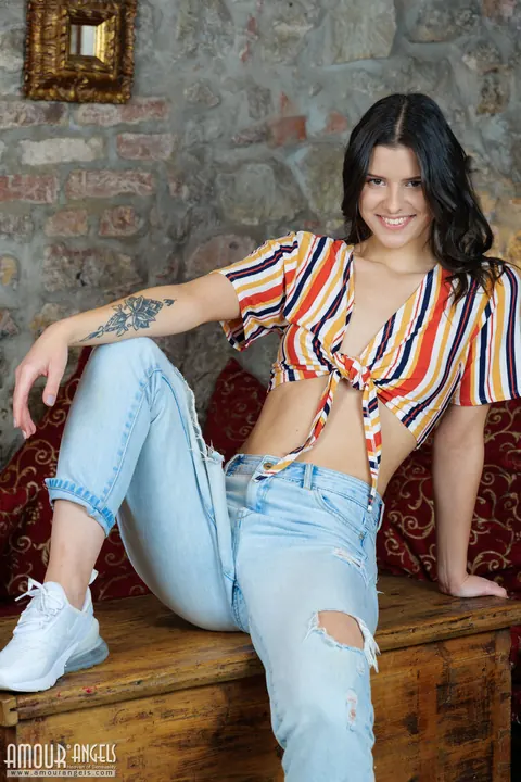 Viola Kat: Brunette Strips Out of Her Jeans on a Wooden Trunk – photo 3 of 20
