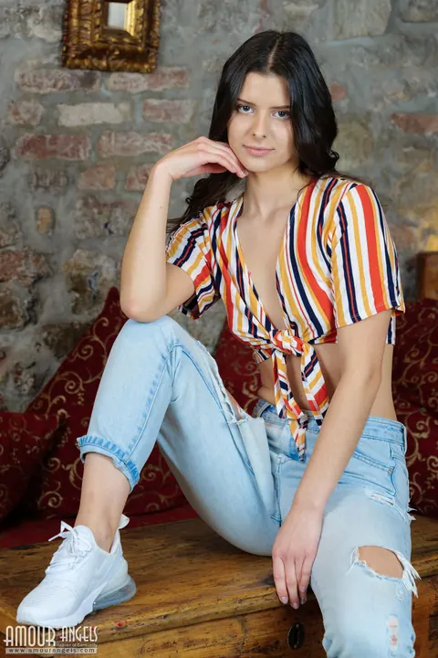 Viola Kat: Brunette Strips Out of Her Jeans on a Wooden Trunk – photo 4 of 20