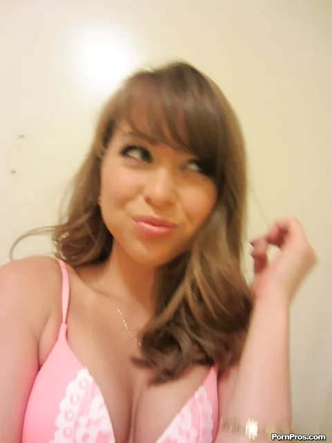 Riley Reid: Brunette in Lingerie Takes Mirror Selfies Spreading Her Pussy – photo 5 of 16