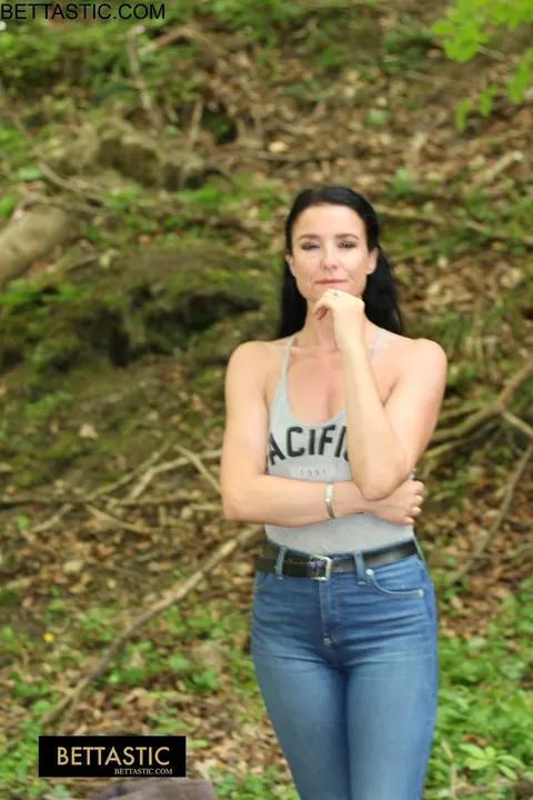 Brunette MILF Poses in Jeans Outdoors – photo 7 of 15
