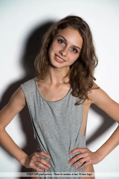 Tall Skinny European Babe Spreads Her Long Legs – photo 1 of 16