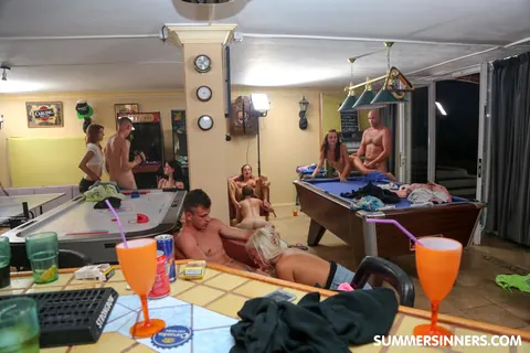 Alice Nice: Thick Czech Woman with a Big Ass Sucks and Fucks Multiple Men – photo 18 of 21