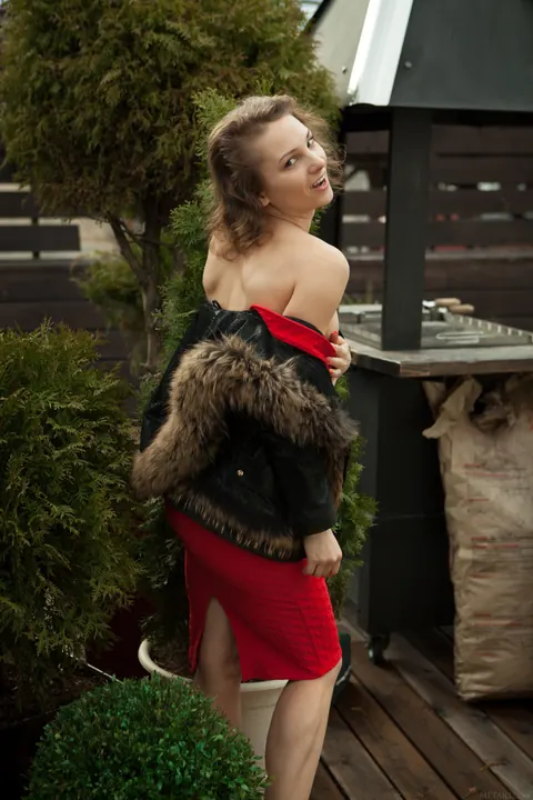 Slim Russian Brunette Spreads Her Hairy Pussy Wide for the Camera – photo 1 of 21