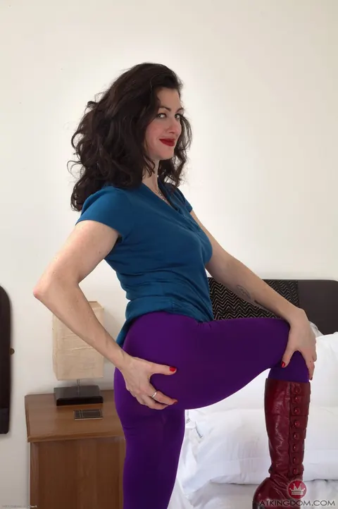 Sadie Lune: Tall Brunette MILF Pulls Pantyhose Aside to Finger Her Hairy Pussy – photo 2 of 21