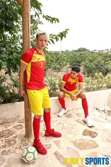 Two Men Suck and Stroke Outdoors