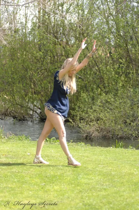 Hayley Marie Coppin: British Blonde MILF Lifts Her Skirt Outdoors in a Public Park – photo 7 of 12