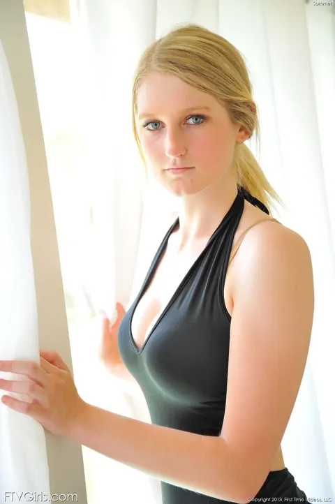 Summer Carter: Tall Blonde Shows Off Her Natural Tits and Tattoo – photo 7 of 20