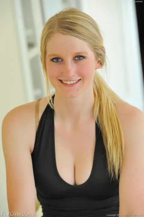 Summer Carter: Tall Blonde Shows Off Her Natural Tits and Tattoo – photo 2 of 20