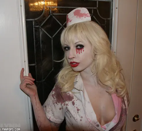 Lynn Pops: Blonde in Lingerie and Heels Shows Her Tattoo – photo 14 of 15