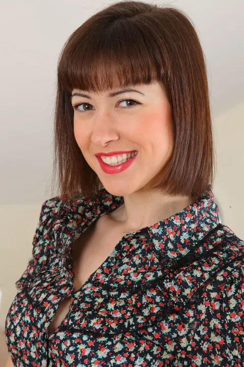Carole Hunt: Thick European Brunette Strips to Pantyhose in the Office – photo 1 of 21