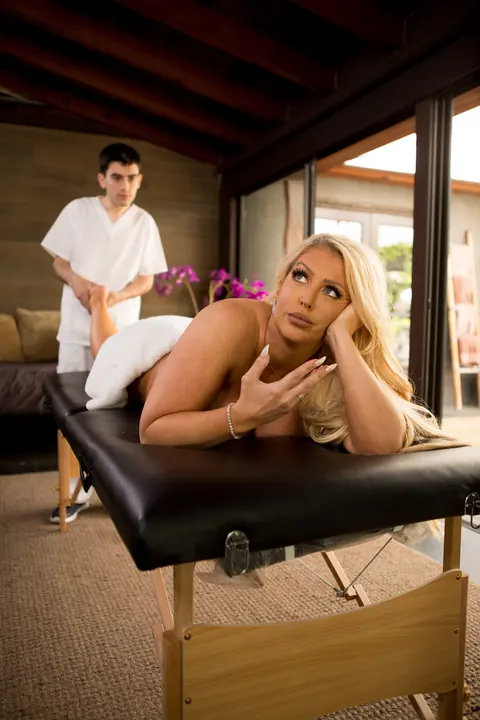 Alura Jenson: Blonde MILF with Big Natural Tits Takes Anal from Her Masseur – photo 3 of 20