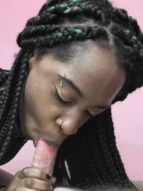 Lola Venom: Ebony Babe with Big Tits Gives a Blowjob and Handjob – photo 8 of 21