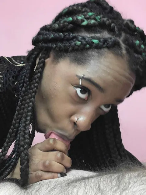 Lola Venom: Ebony Babe with Big Tits Gives a Blowjob and Handjob – photo 2 of 21