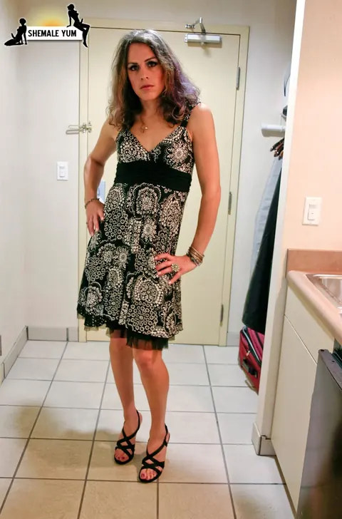 Mature Trans Woman Poses Nude and Shows Her Cock – photo 1 of 16