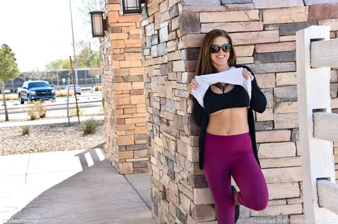 Ivy Secret: Tall MILF Reveals Her Big Tits Outdoors in Yoga Pants – photo 10 of 20