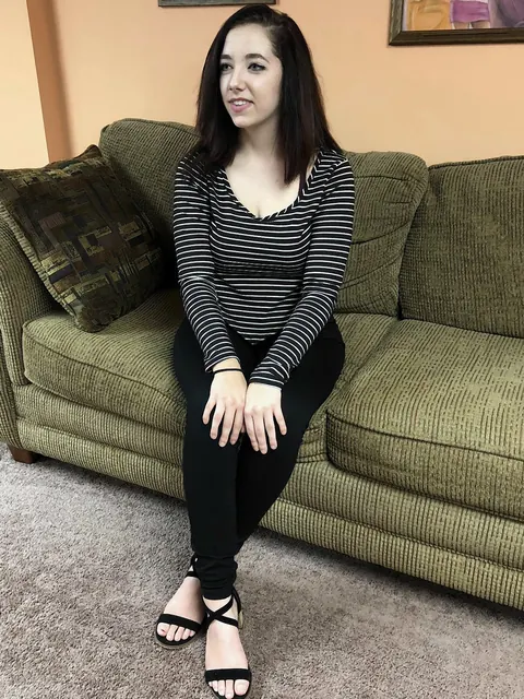 Raya Moon: Curvy Brunette Sucks Cock and Swallows Cum – photo 2 of 20