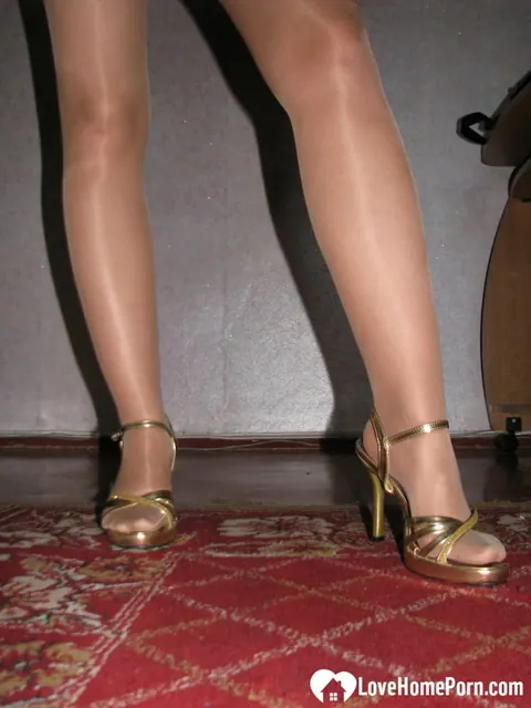 Mature Brunette Shows Off Her Figure in Pantyhose and Heels – photo 7 of 20