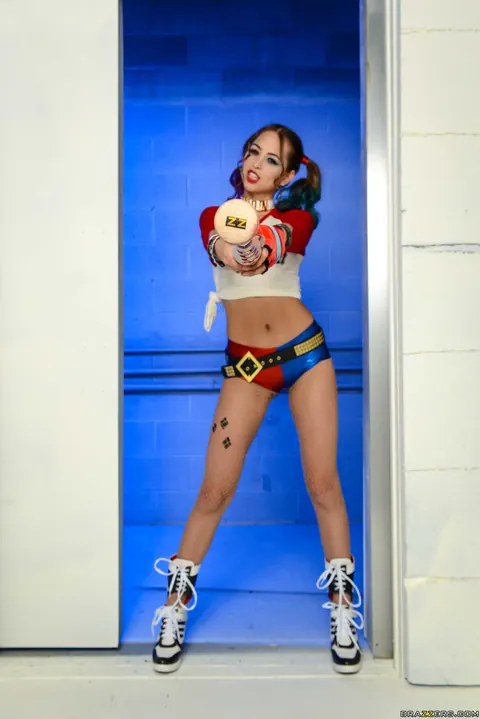 Riley Reid: Hairy Brunette in Cosplay Strips in the Gym – photo 11 of 21