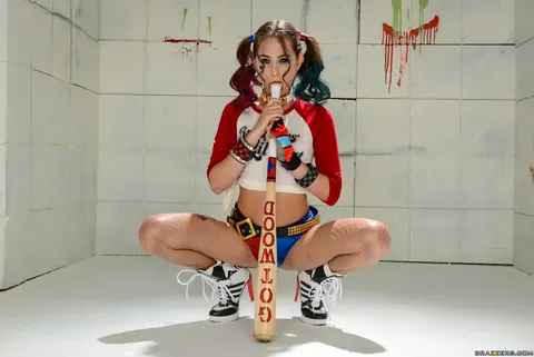 Riley Reid: Hairy Brunette in Cosplay Strips in the Gym – photo 7 of 21