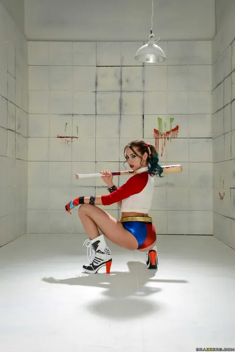 Riley Reid: Hairy Brunette in Cosplay Strips in the Gym – photo 8 of 21