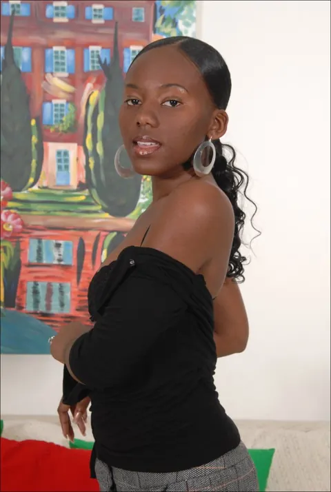 Candy Caprice: Ebony Brunette Strips Out of Her Lingerie and Twerks Her Ass – photo 5 of 20