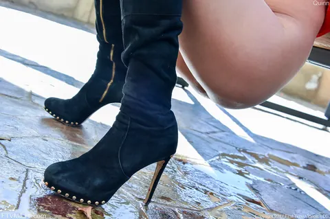 Quinn Waters: Thick Curly Blonde MILF Flaunts Her Big Tits in Jeans and Heels Publicly – photo 21 of 21