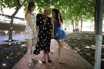 Jade Preesleyy – Blonde and Brunette Latina MILFs Lick and Finger in a Threesome