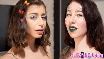 Esluna Love – Tattooed PAWG and Brunette Partner Lick and Finger Each Other