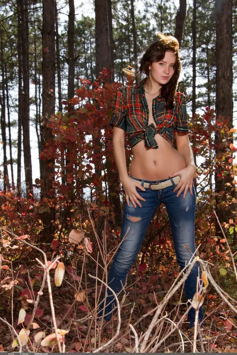 Tall Woman Poses Nude in Jeans – photo 2 of 21