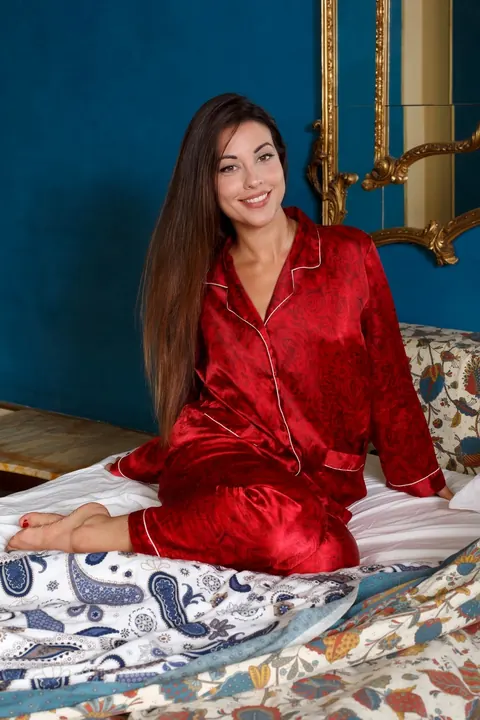 Lorena Garcia: Brunette with Small Natural Tits Strips and Spreads in the Bedroom – photo 1 of 21