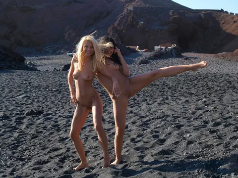 Two Women Kiss and Spread Lesbian Style Outdoors – photo 16 of 21