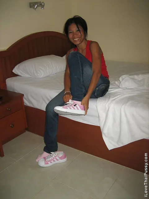 Thai Babe with Big Tits Strips Out of Her Lingerie and Spreads – photo 3 of 16