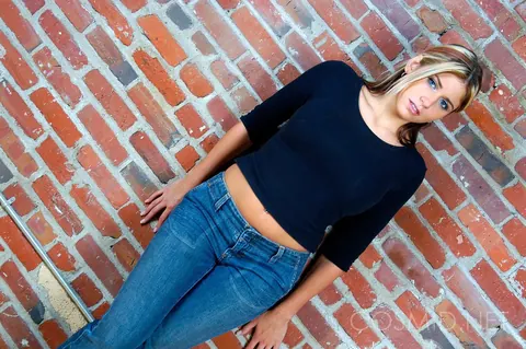 Tara Bush: Blonde MILF Peels Off Her Sweater in Jeans and Satin Bra – photo 3 of 16