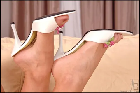 Anita Heat: Busty Tattooed Blonde Pulls Lingerie Aside and Shows Her Feet – photo 3 of 21